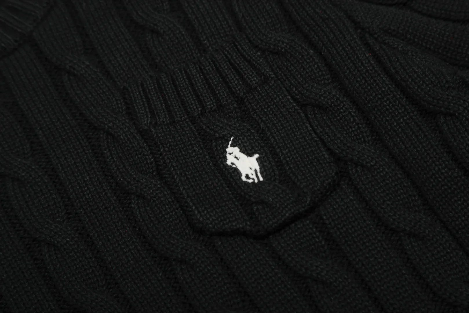 P154 💰 "Top quality" Style number: DS222# (not off the shelves all year round) [Ralph Lauren round neck pocket style solid color pony embroidered logo knitted short sleeves] ✅Ralph Lauren Ralph Lauren classic basic pocket all-match style goddess knitted short sleeves for all seasons ✅Main supplier platform live broadcast Wholesale entity Replenish when out of stock Not off the shelf ✅ZP quality 1:1 version Scan the code to enter the GF website Counter quality ✅Details and quality are the only one in Guangzhou. Imported quality cotton yarn, focusing on high-end, cost-effective, good quality needless to say. ✅The version is restored to the original order. The maximum size can be worn up to 160 pounds. Loose, comfortable and stress-free. ✅The upper body is simple and easy to match. A must-have for goddess ootd. Good-looking clothes are never picky. A must-have in the goddess’ wardrobe. Size: S-XL. Color: White, almond, purple, orange, gray, yellow, black, khaki, pink, navy, rose, green. Chinese red olive green light blue white label light blue blue label